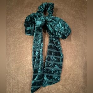 Anthropologie Rhea Velvet Green Bow Ponytail Holder